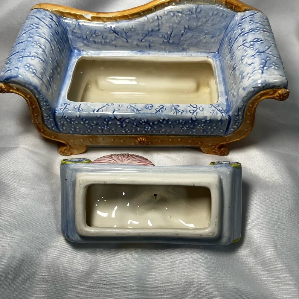 Vintage Dolomite‎ Ceramic Cat on Sofa Trinket Box Blue MCM Victorian Settee - Picture 3 of 6